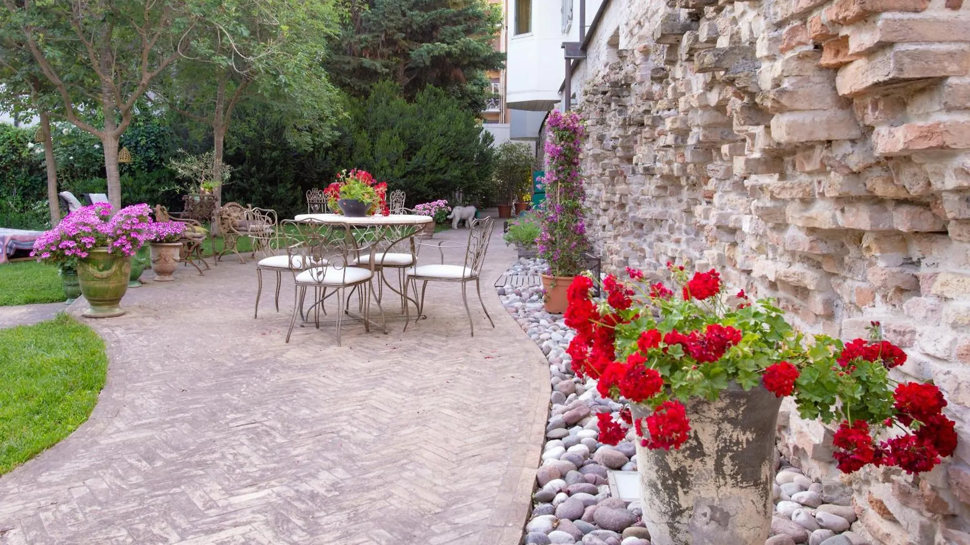 Au Petit Jardin Apartment Ravenna 0*,